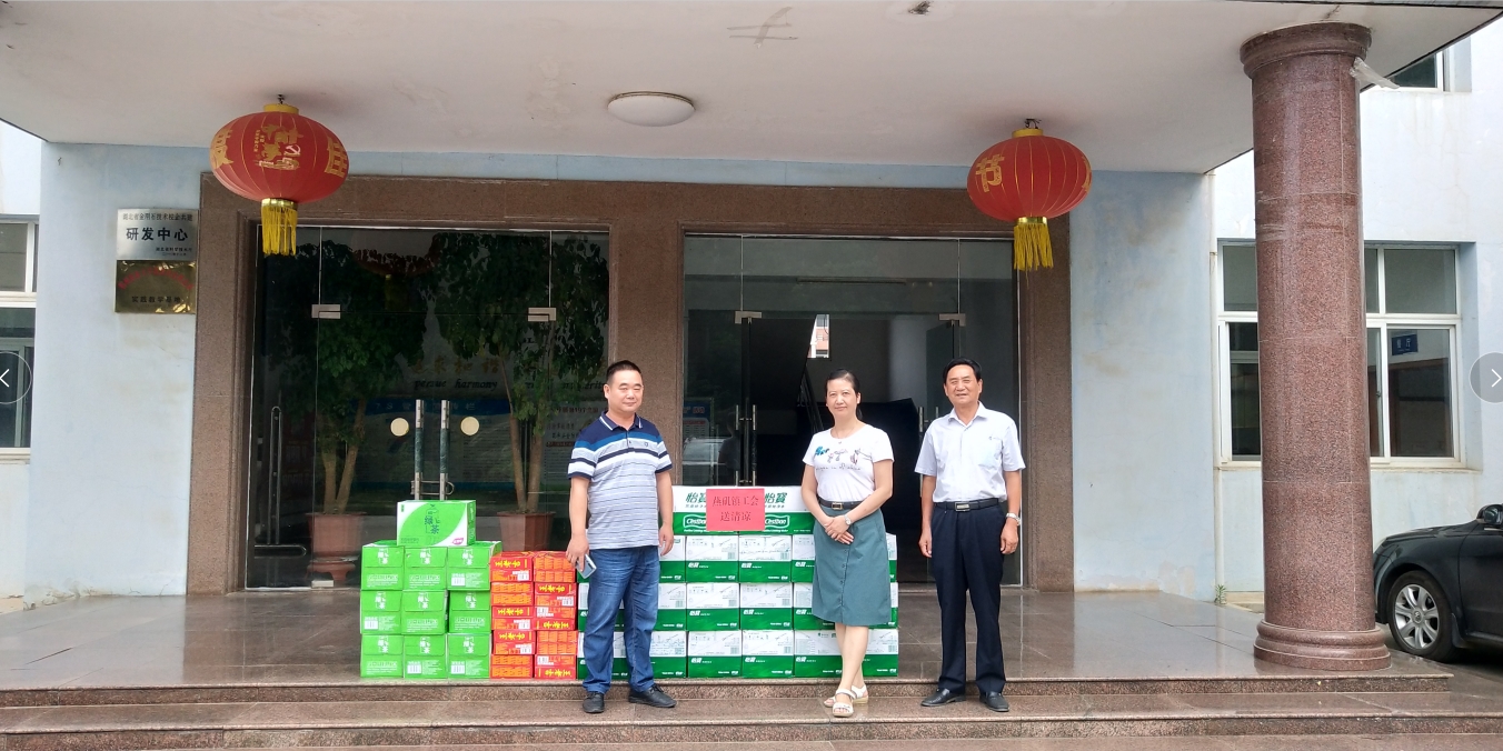 鎮工會(huì )為湖北昌利公司一線(xiàn)職工送“清涼”